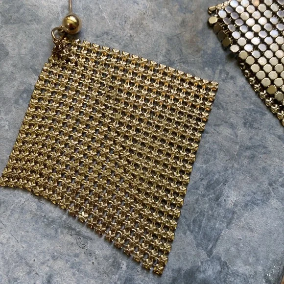 Vintage Gold and Mesh Dangle Earrings - Picture 8 of 8